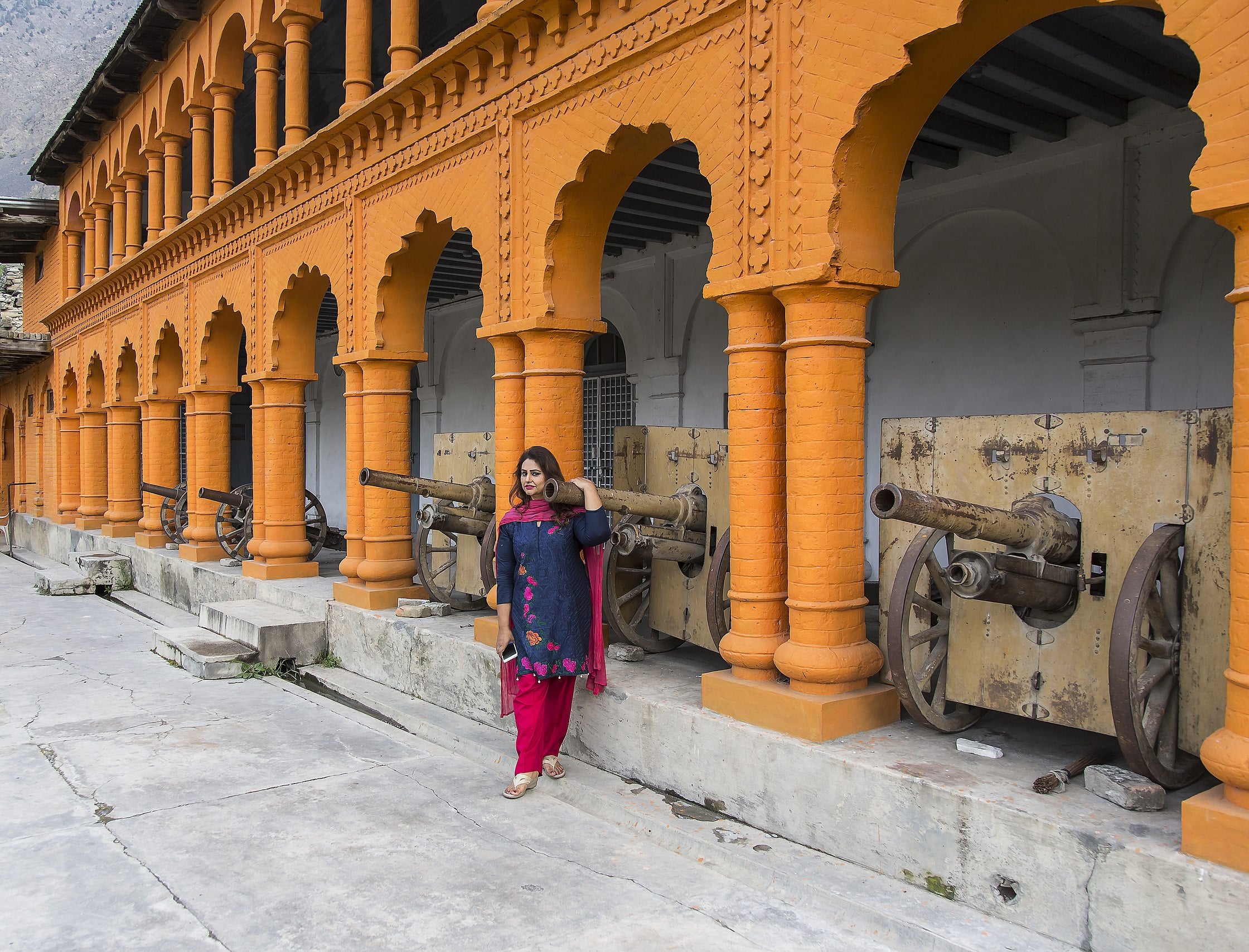 معرفی قلعه شاهی و آرامگاه اقبالمعرفی قلعه شاهی و آرامگاه اقبال - تصویر وبلاگ