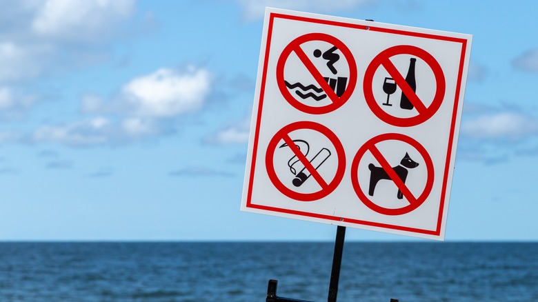 قوانین عجیب توریستی