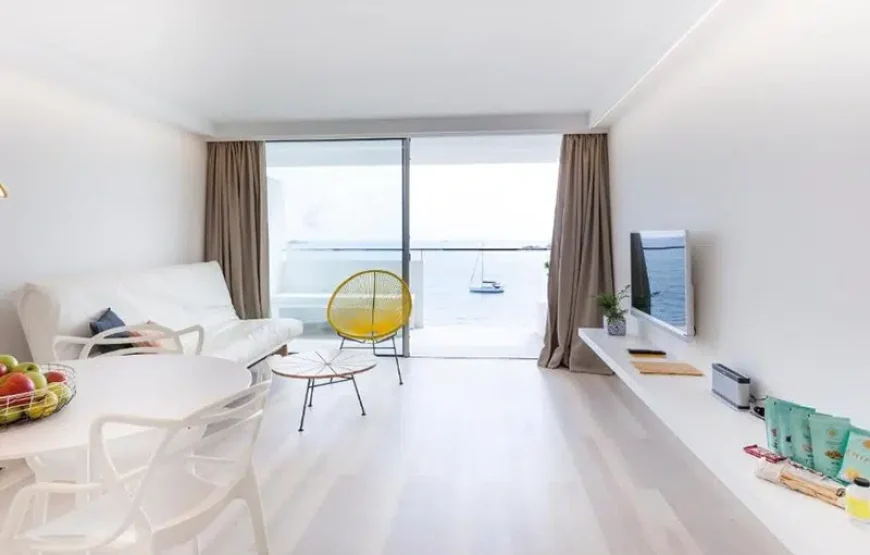 Studio Apartment with Sea View